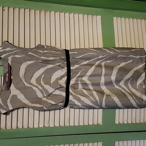 LOFT Gray and White Dress With Black Belt. Great For No Wrinkling. No Sleeves